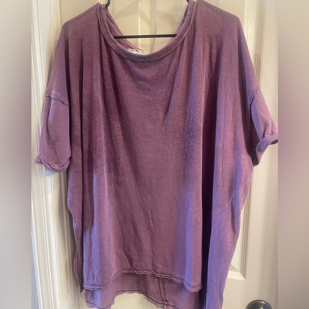 Free People relaxed loose fitting top in purple. Size Large, NWT.
